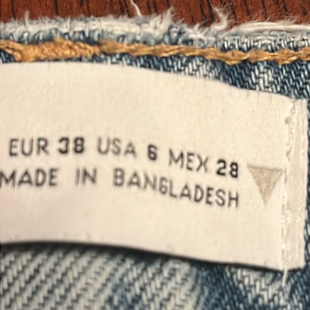 Zara High Waist Jeans size 8 with distressing light wash - Picture 7 of 12